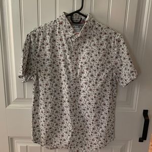 Men’s short sleeved button up. Floral pattern. Size S. Never worn